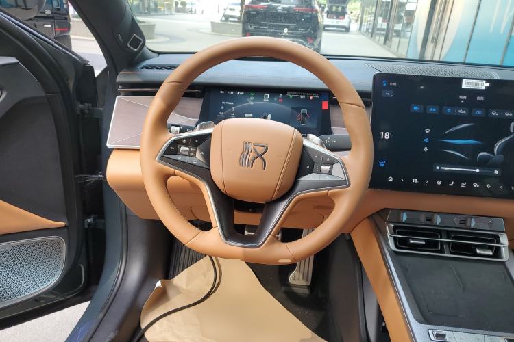 Used BYD Han L 2025 DM-p Four-Wheel-Drive LiDAR Flagship Model Steering Wheel