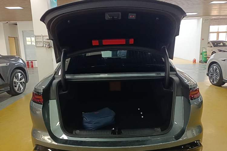 Used BYD Han L 2025 EV 701KM LiDAR Deluxe Edition Trunk