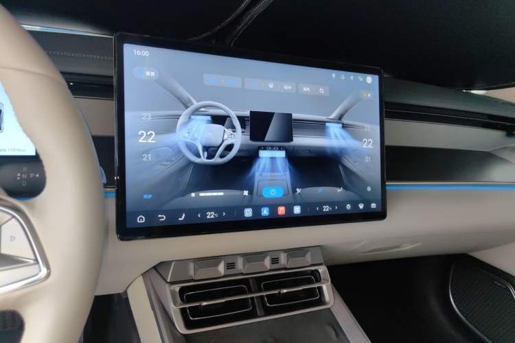 Used BYD Han L 2025 EV 701KM LiDAR Deluxe Edition Audio And AC Panel