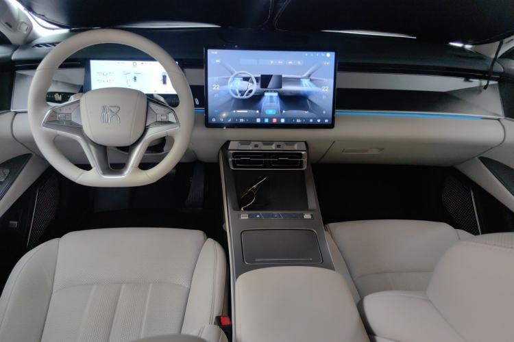 Used BYD Han L 2025 EV 701KM LiDAR Deluxe Edition Center Console