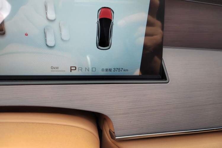 Used BYD Han L 2025 EV Four-Wheel Drive LiDAR Flagship Model Odometer Close Up
