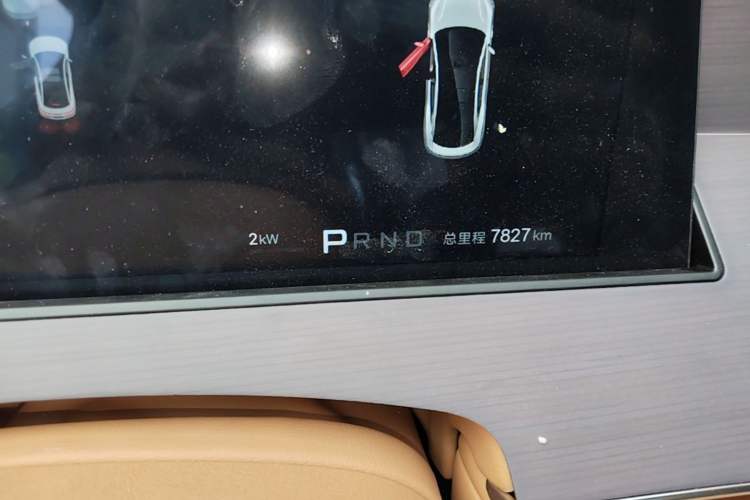 Used BYD Han L 2025 EV Four-Wheel Drive LiDAR Flagship Model Odometer Close Up