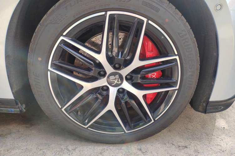 Used BYD Han L 2025 EV Four-Wheel Drive LiDAR Flagship Model Right Front Wheel Hub