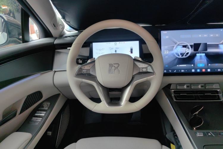Used BYD Han L 2025 EV 701KM LiDAR Deluxe Edition Steering Wheel
