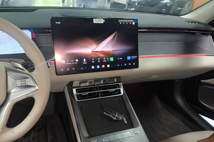 Used BYD Han L 2025 EV 701 km LiDAR Flagship Edition Audio And AC Panel