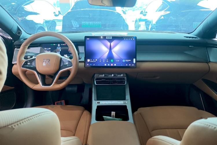 Used BYD Han L 2025 DM-i 200KM LiDAR Luxury Model Center Console