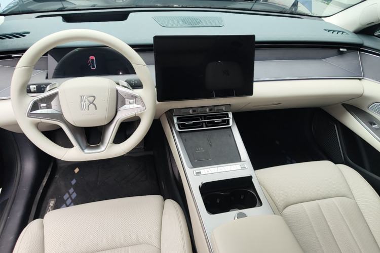 Used BYD Han L 2025 DM-i 200km LiDAR Flagship Model Center Console