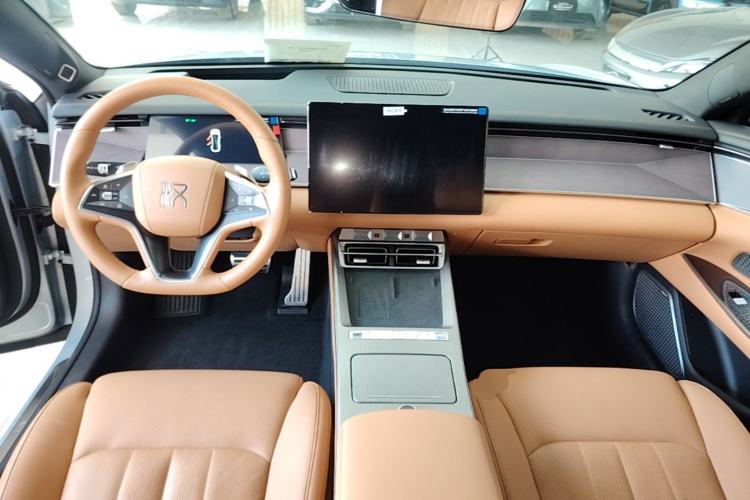 Used BYD Han L 2025 EV Four-Wheel Drive LiDAR Flagship Model Center Console