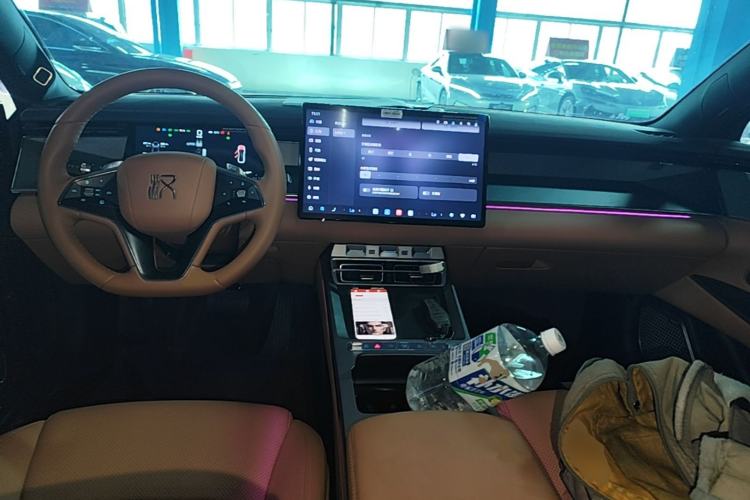 Used BYD Han L 2025 DM-i 200KM LiDAR Luxury Model Center Console