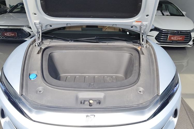 Used BYD Han L 2025 EV Four-Wheel Drive LiDAR Flagship Model Engine Bay