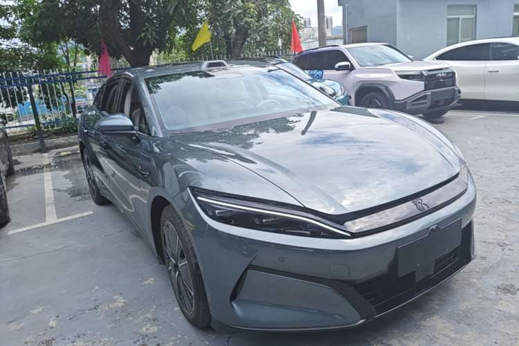 Used BYD Han L 2025 DM-i 200KM LiDAR Luxury Model Front Right 45 Deg