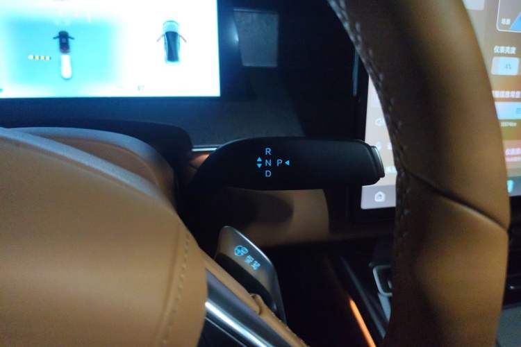 Used BYD Han L 2025 EV 701KM LiDAR Deluxe Edition Gear Lever