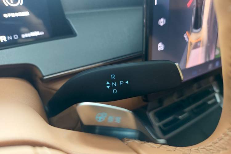 Used BYD Han L 2025 DM-i 200KM LiDAR Luxury Model Gear Lever