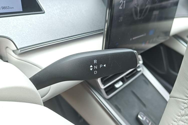 Used BYD Han L 2025 DM-i 200KM LiDAR Luxury Model Gear Lever