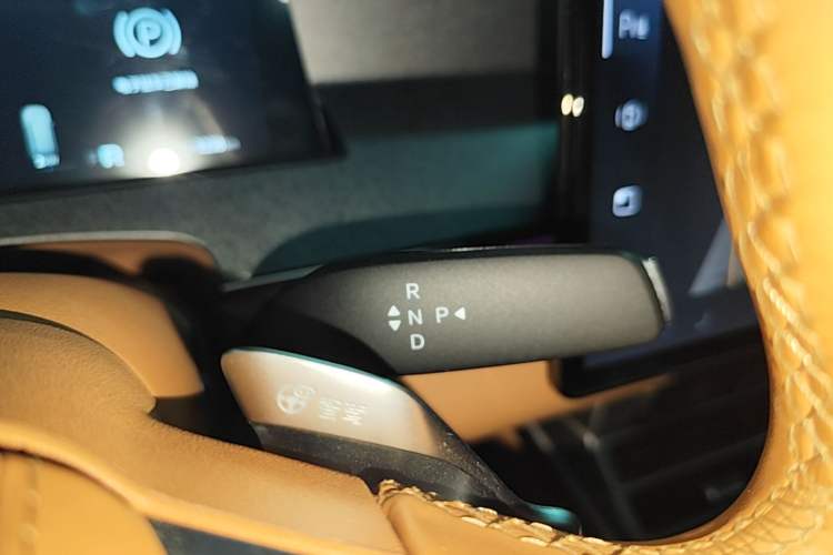 Used BYD Han L 2025 DM-i 200KM LiDAR Luxury Model Gear Lever