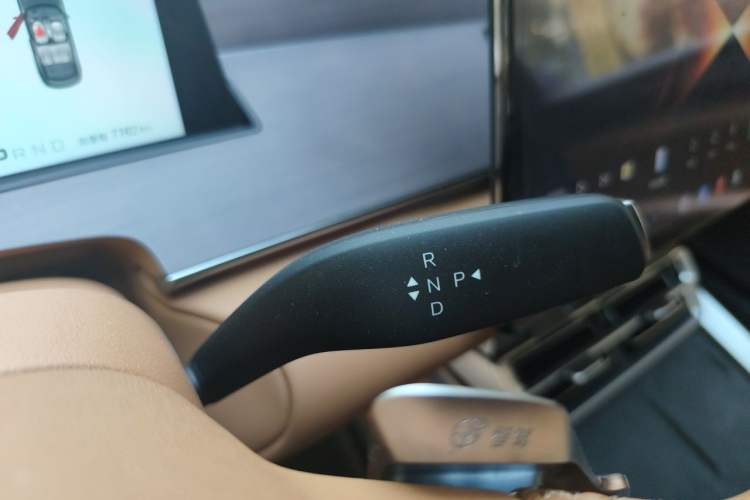 Used BYD Han L 2025 DM-p Four-Wheel-Drive LiDAR Flagship Model Gear Lever