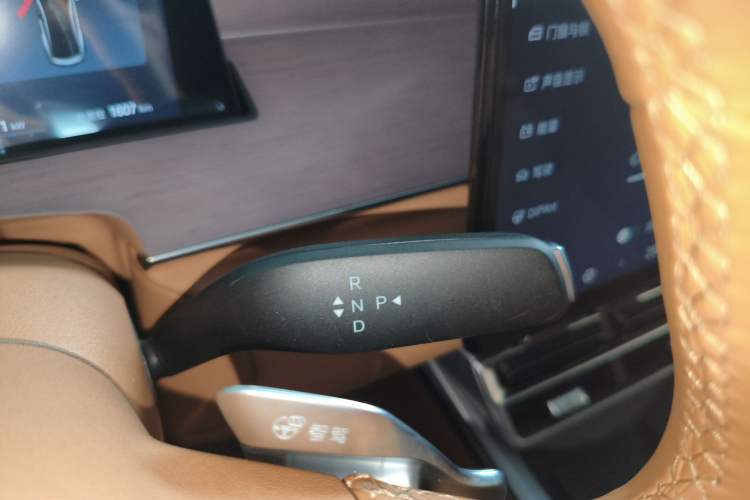 Used BYD Han L 2025 DM-p Four-Wheel-Drive LiDAR Flagship Model Gear Lever