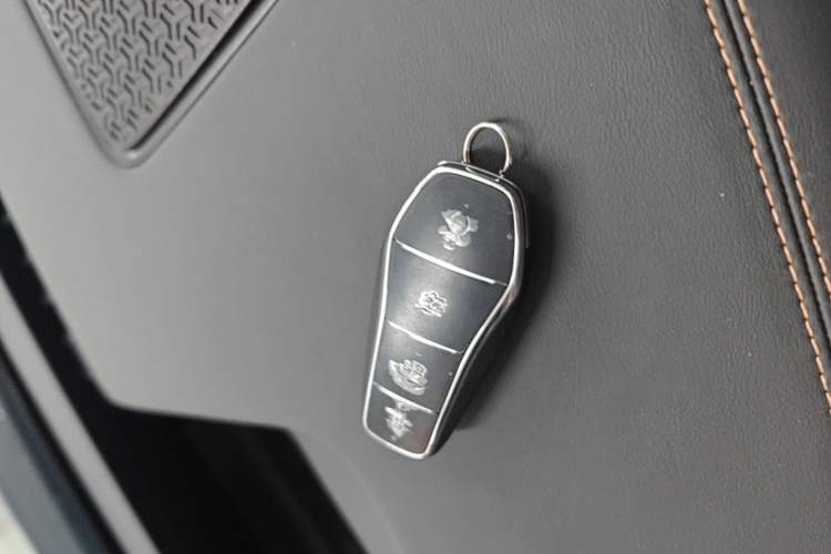 Used BYD Han L 2025 DM-p Four-Wheel-Drive LiDAR Flagship Model Interior 1