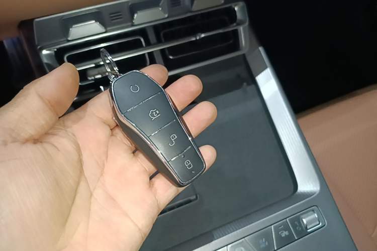 Used BYD Han L 2025 DM-p Four-Wheel-Drive LiDAR Flagship Model Interior 1