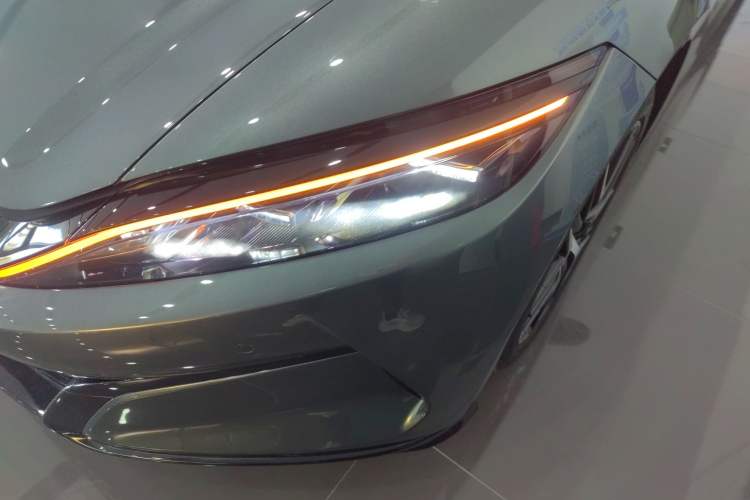 Used BYD Han L 2025 DM-p Four-Wheel-Drive LiDAR Flagship Model Left Front Headlight