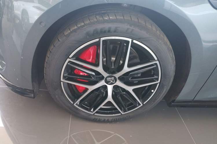 Used BYD Han L 2025 DM-p Four-Wheel-Drive LiDAR Flagship Model Left Front Wheel Hub