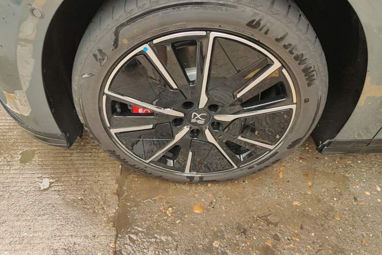 Used BYD Han L 2025 DM-i 200KM LiDAR Luxury Model Left Front Wheel Hub