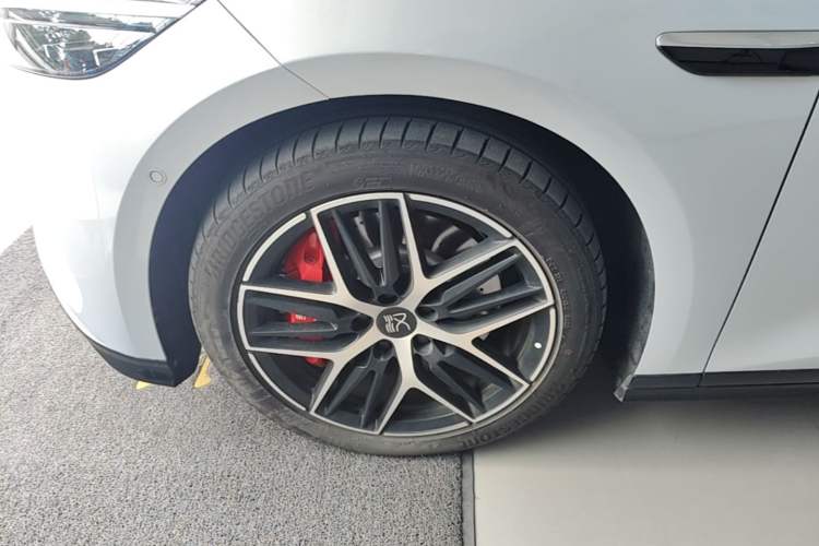 Used BYD Han L 2025 EV Four-Wheel Drive LiDAR Flagship Model Left Front Wheel Hub
