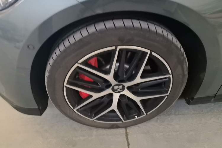 Used BYD Han L 2025 EV Four-Wheel Drive LiDAR Flagship Model Left Front Wheel Hub