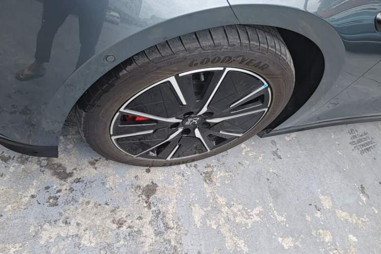Used BYD Han L 2025 DM-i 200KM LiDAR Luxury Model Left Front Wheel Hub