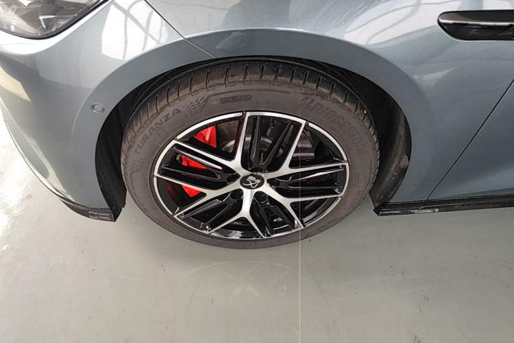 Used BYD Han L 2025 DM-p Four-Wheel-Drive LiDAR Flagship Model Left Front Wheel Hub