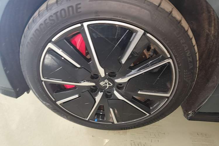 Used BYD Han L 2025 DM-i 200KM LiDAR Luxury Model Left Front Wheel Hub