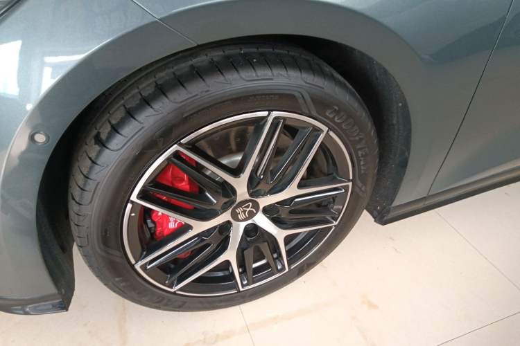 Used BYD Han L 2025 DM-p Four-Wheel-Drive LiDAR Flagship Model Left Front Wheel Hub
