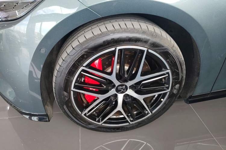 Used BYD Han L 2025 DM-p Four-Wheel-Drive LiDAR Flagship Model Left Front Wheel Hub