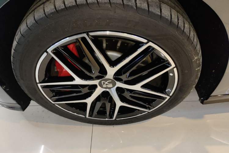 Used BYD Han L 2025 DM-p Four-Wheel-Drive LiDAR Flagship Model Left Front Wheel Hub