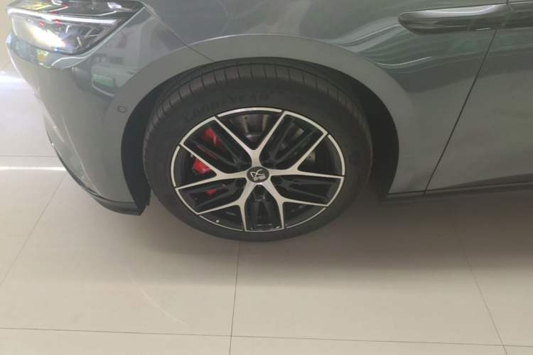 Used BYD Han L 2025 DM-p Four-Wheel-Drive LiDAR Flagship Model Left Front Wheel Hub
