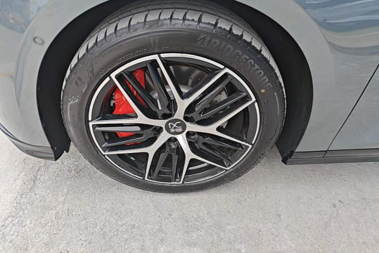 Used BYD Han L 2025 DM-p Four-Wheel-Drive LiDAR Flagship Model Left Front Wheel Hub