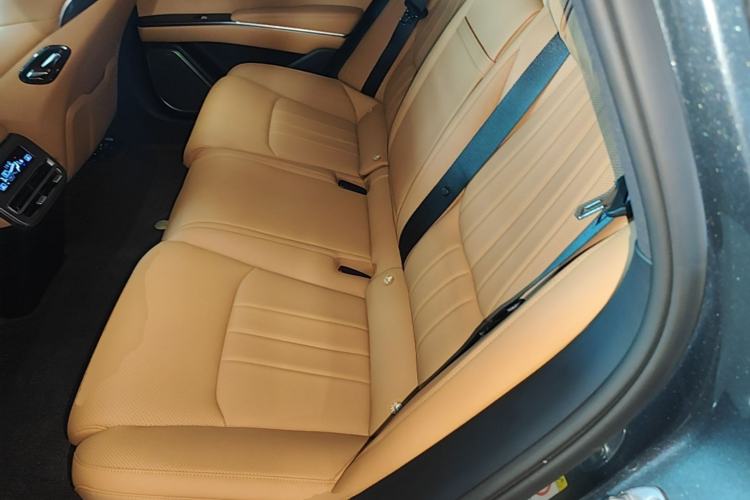 Used BYD Han L 2025 DM-i 200KM LiDAR Luxury Model Left Rear Seat