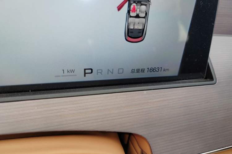 Used BYD Han L 2025 DM-i 200km LiDAR Flagship Model Odometer Close Up