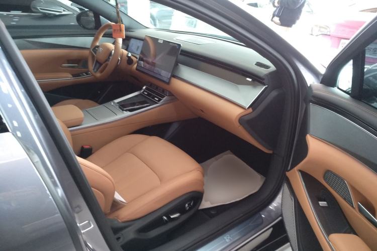 Used BYD Han L 2025 DM-i 200KM LiDAR Luxury Model Right Front Seat