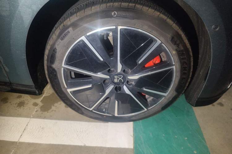 Used BYD Han L 2025 EV 701KM LiDAR Deluxe Edition Right Front Wheel Hub