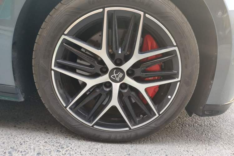 Used BYD Han L 2025 DM-p Four-Wheel-Drive LiDAR Flagship Model Right Front Wheel Hub