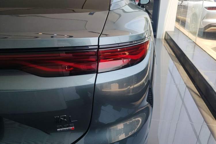 Used BYD Han L 2025 DM-p Four-Wheel-Drive LiDAR Flagship Model Right Rear Taillight
