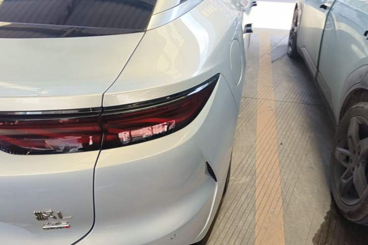 Used BYD Han L 2025 EV Four-Wheel Drive LiDAR Flagship Model Right Rear Taillight