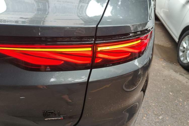 Used BYD Han L 2025 DM-i 200KM LiDAR Luxury Model Right Rear Taillight