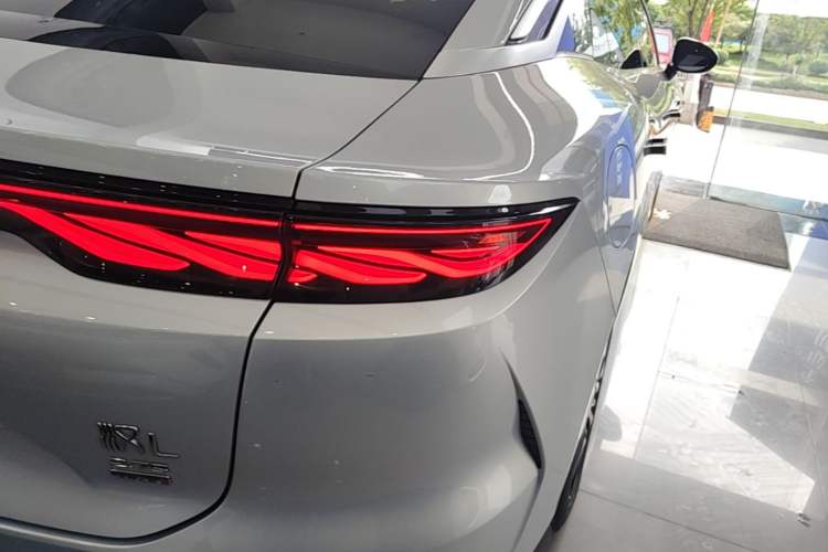 Used BYD Han L 2025 EV Four-Wheel Drive LiDAR Flagship Model Right Rear Taillight