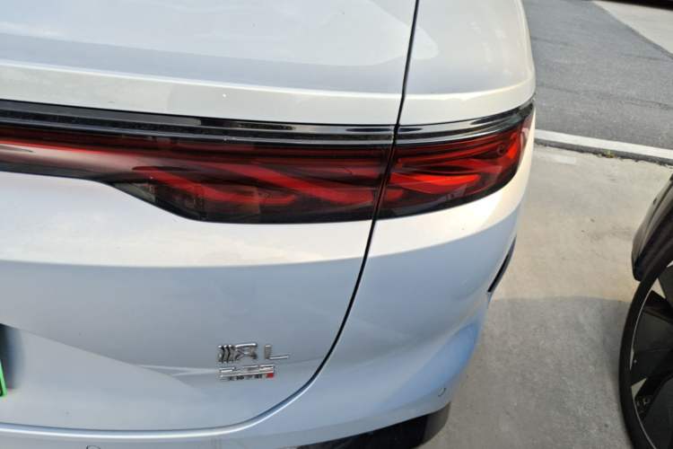 Used BYD Han L 2025 EV Four-Wheel Drive LiDAR Flagship Model Right Rear Taillight