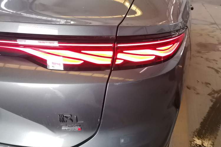 Used BYD Han L 2025 EV Four-Wheel Drive LiDAR Flagship Model Right Rear Taillight