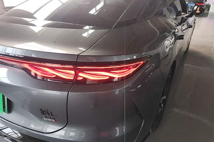 Used BYD Han L 2025 DM-p Four-Wheel-Drive LiDAR Flagship Model Right Rear Taillight