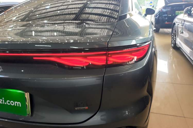 Used BYD Han L 2025 DM-i 200KM LiDAR Luxury Model Right Rear Taillight