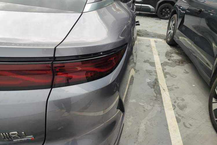 Used BYD Han L 2025 DM-i 200km LiDAR Flagship Model Right Rear Taillight